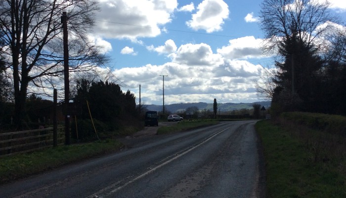 Approaching the drive from Kinnersley village